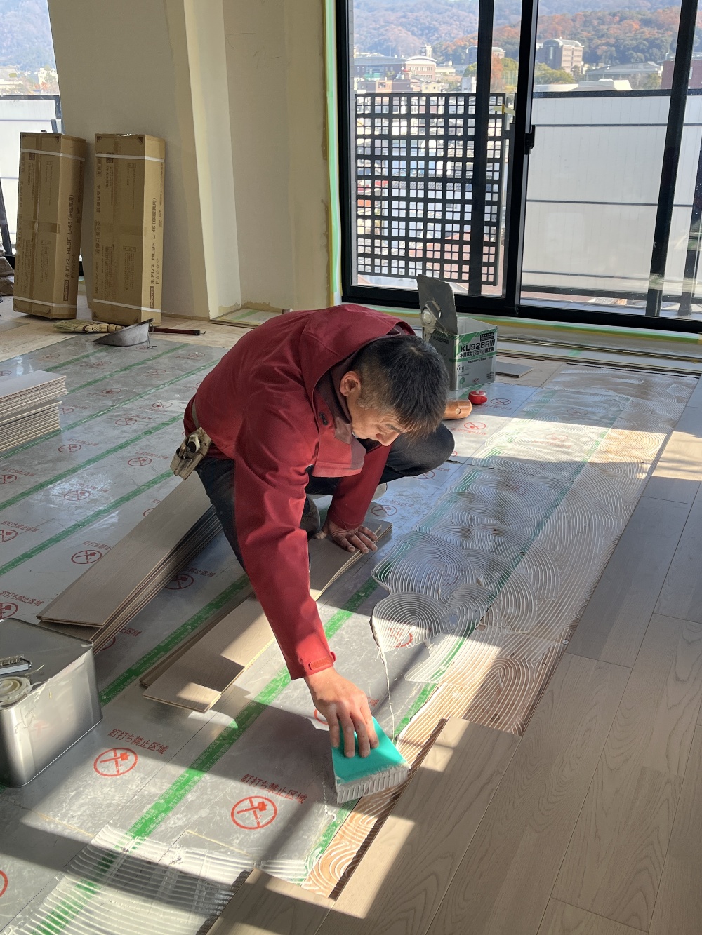 フローリング貼り