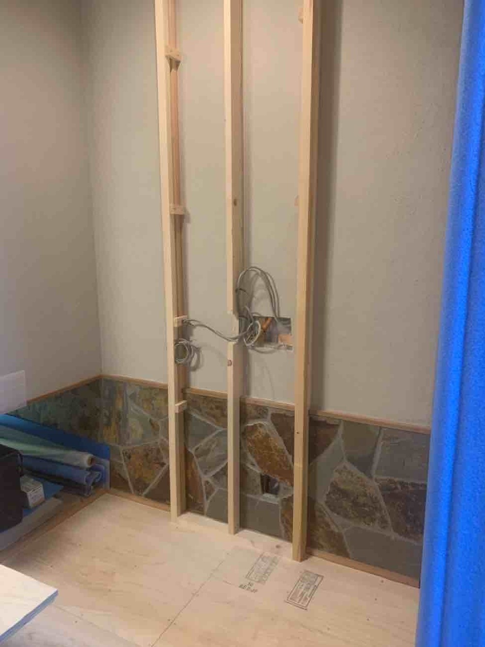 壁掛けテレビの下地