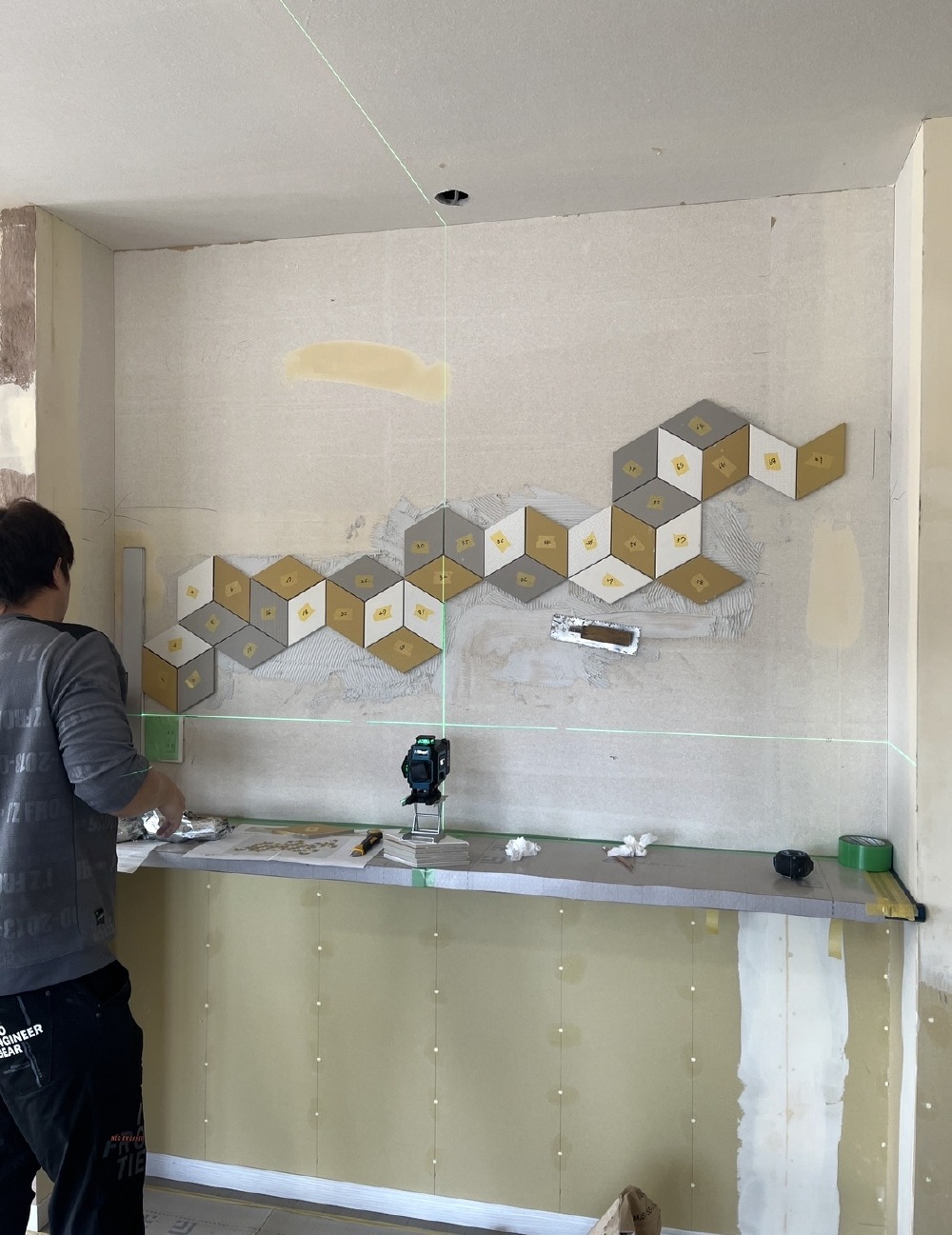 アートタイル貼っていきます！