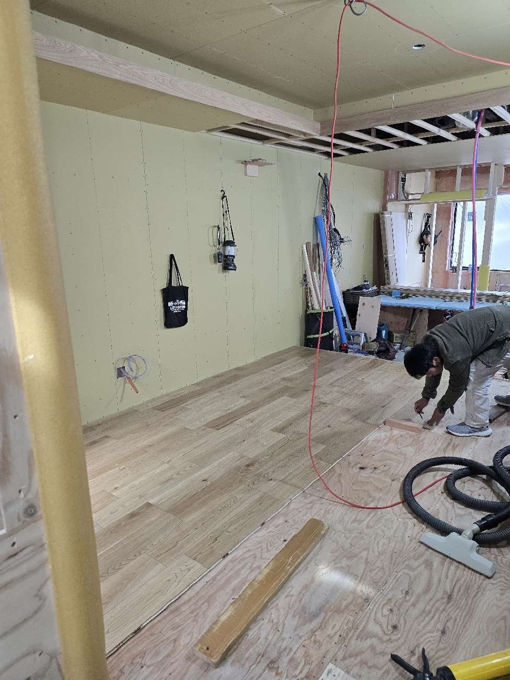 フローリング貼り