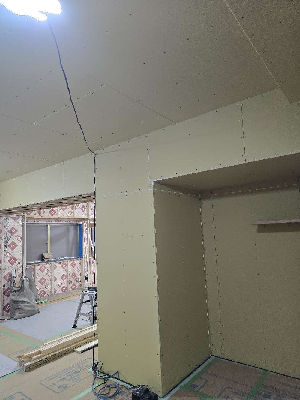 ボード貼り進んでいます