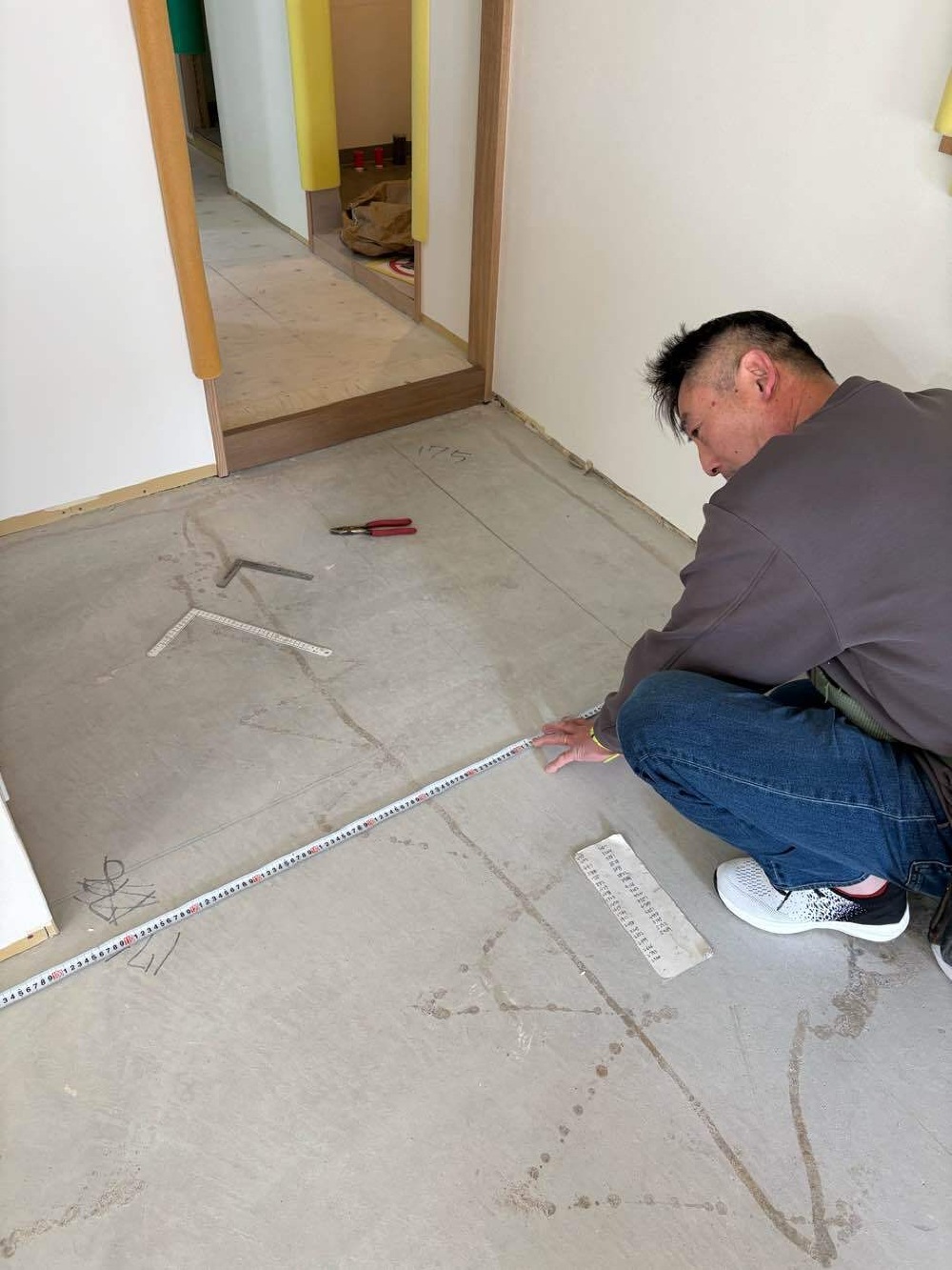 フローリング貼り(墨出し)