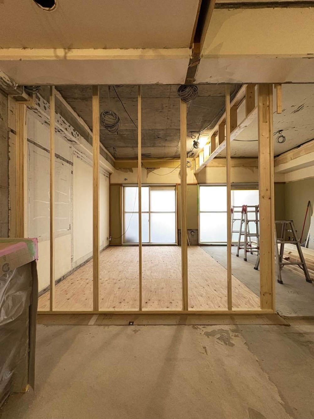 間仕切り壁の間柱