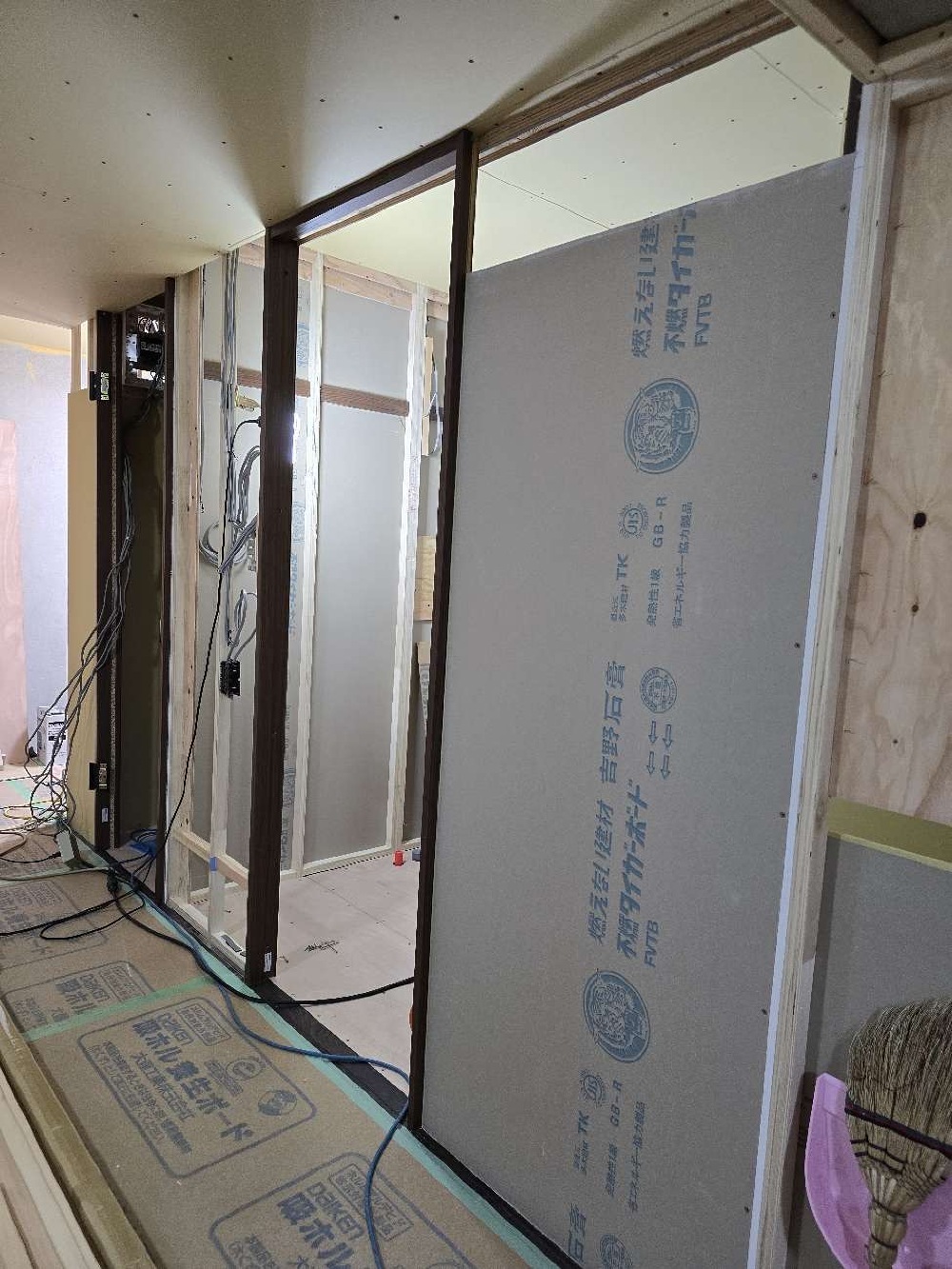 トイレと洗面所の建具枠