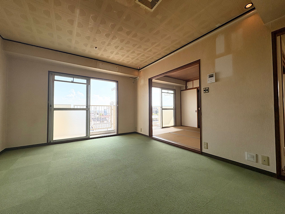 （工事前写真）ベランダ側の居間と和室