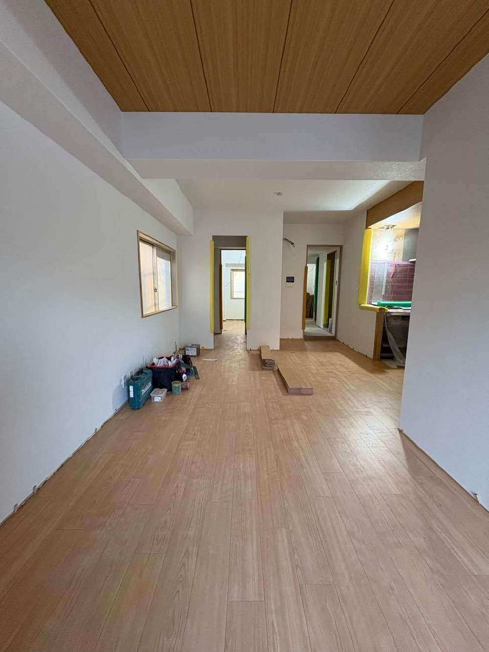 フローリング貼り(1日目)