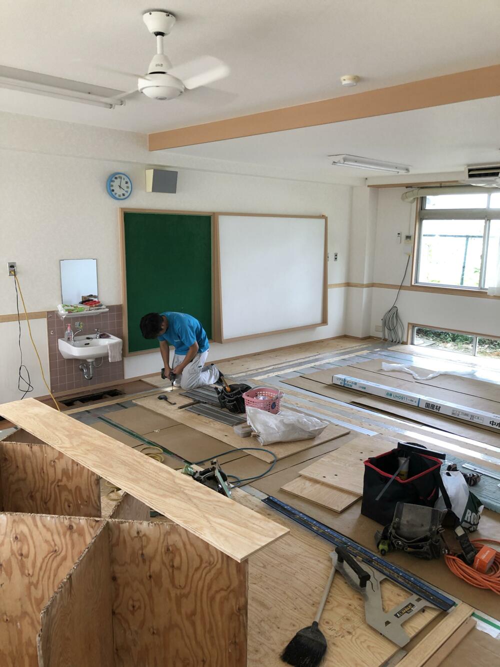 大工工事ー床ベニヤ貼り