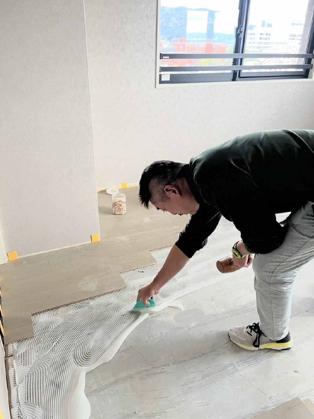 フローリング貼り