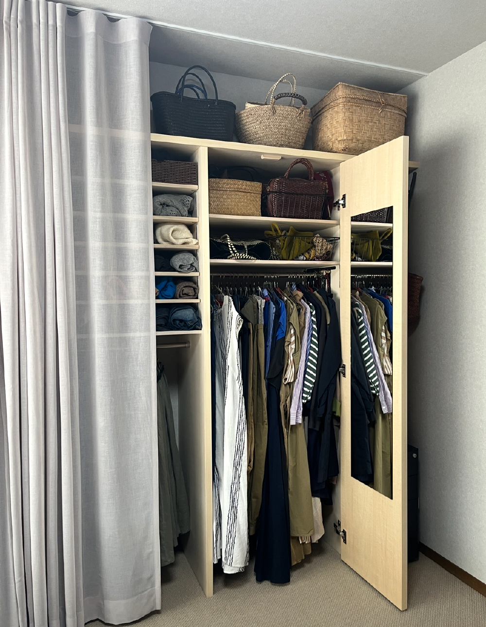 姿見もある万能収納
