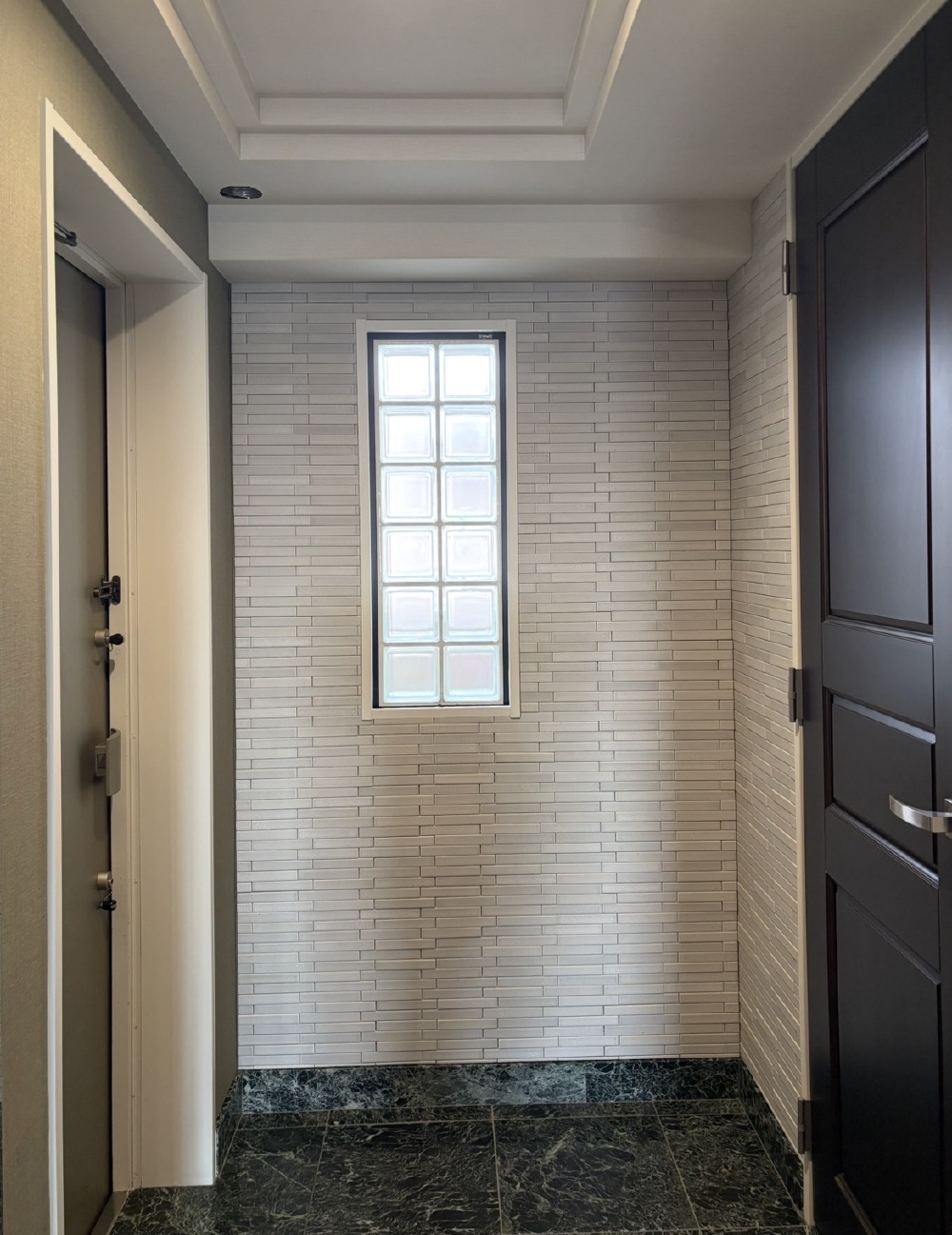 玄関（改修後）