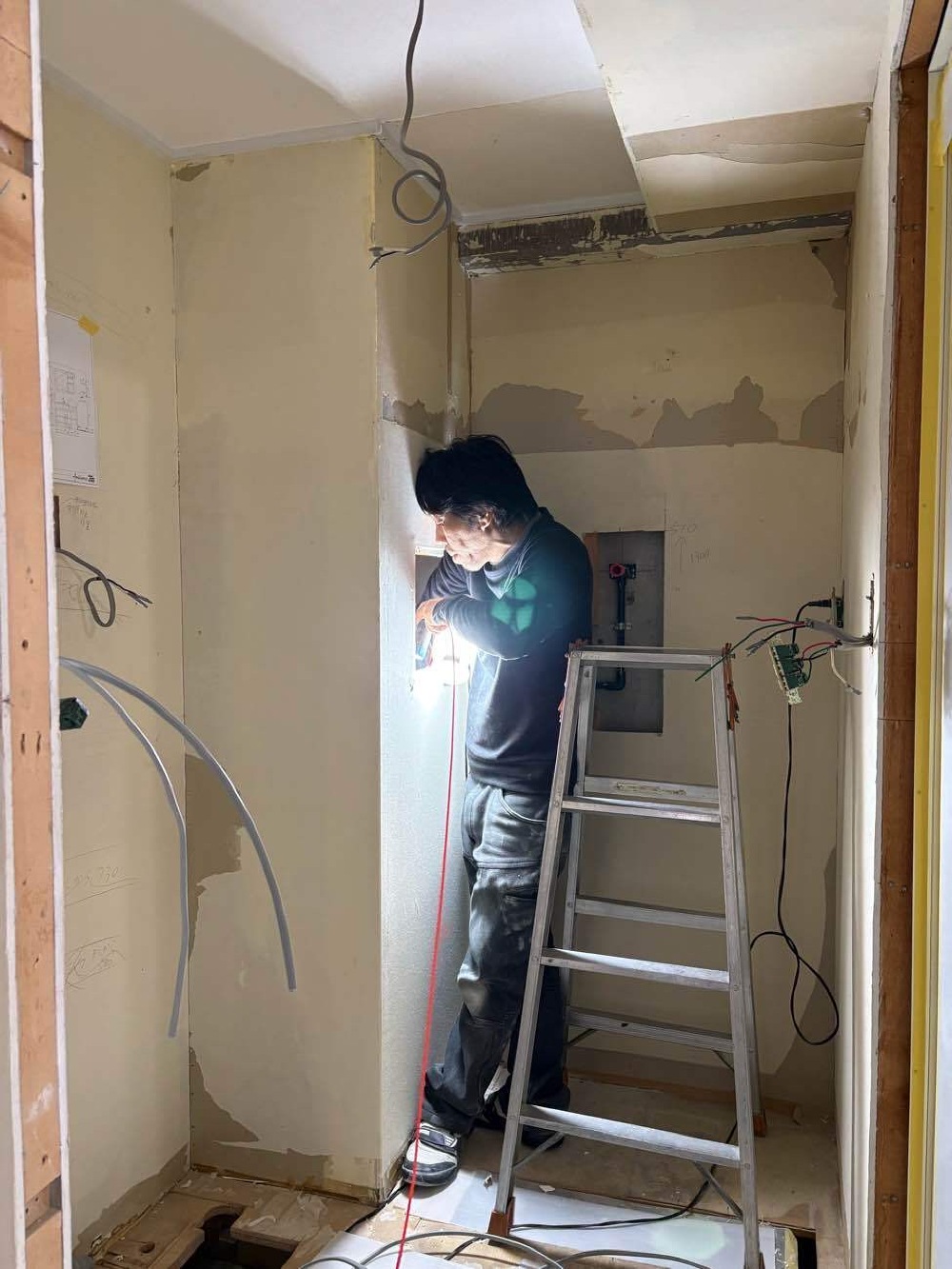 電気屋さんの配線仕込み