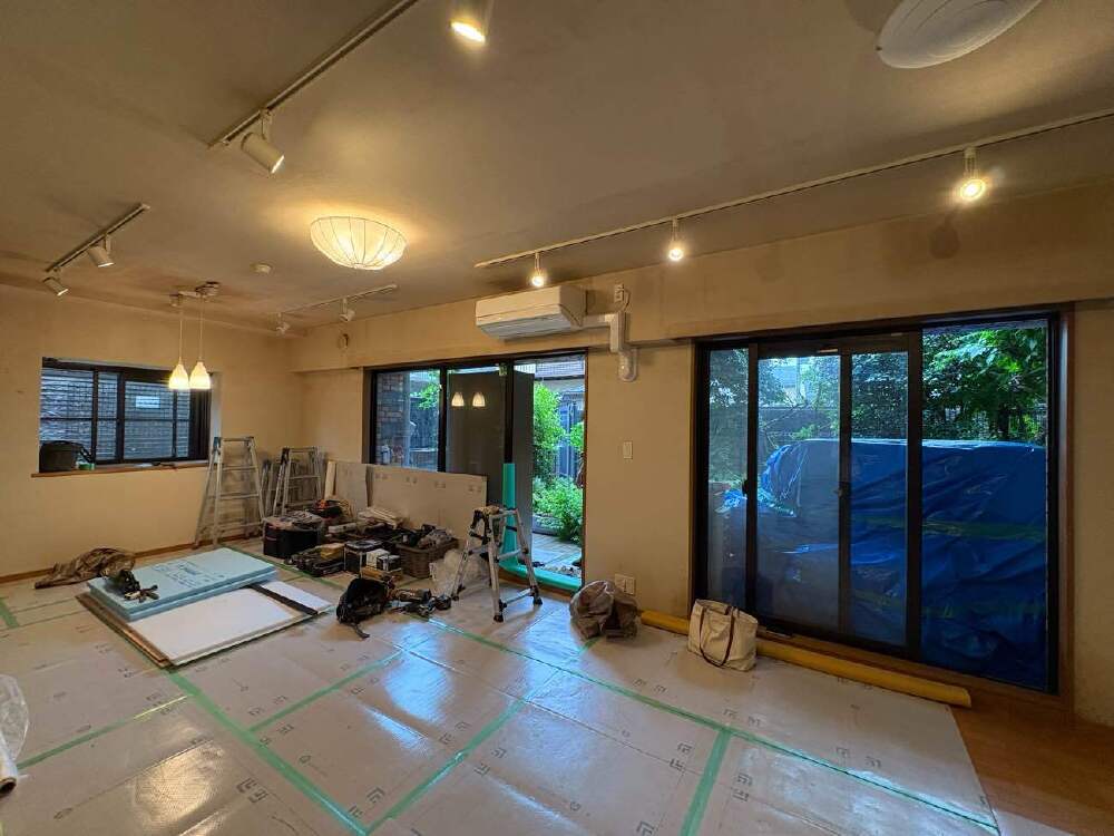 リビング工事初日