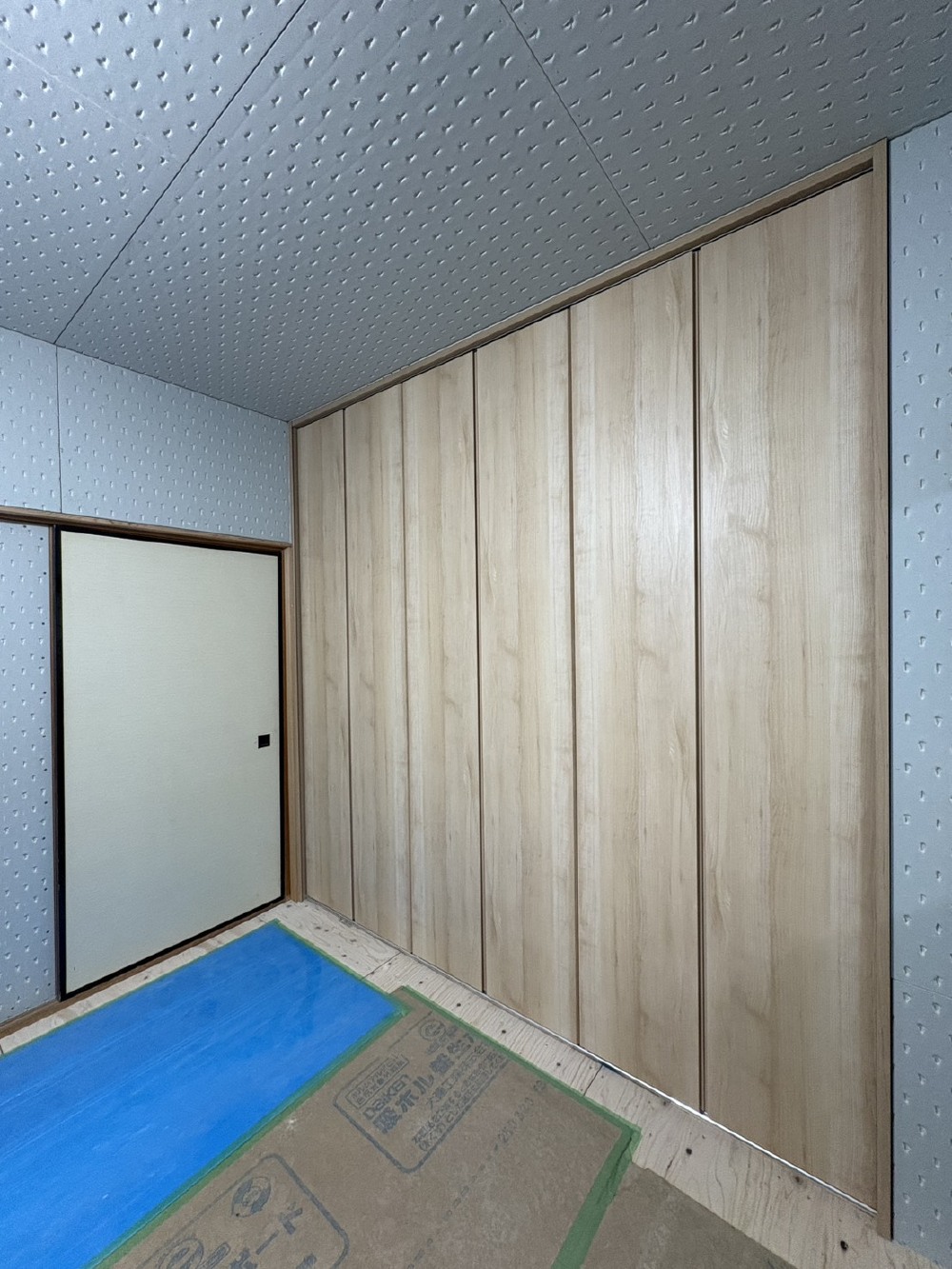 収納扉取付完了