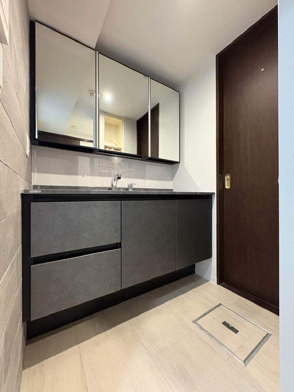 設備機器取り付け