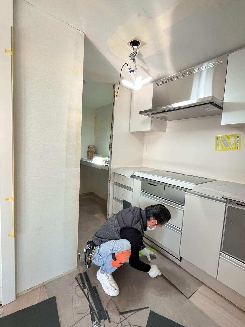 フロアタイル貼り