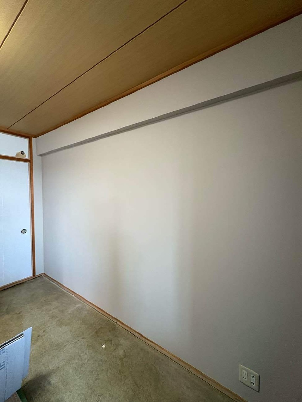 和室のクロス貼り完了