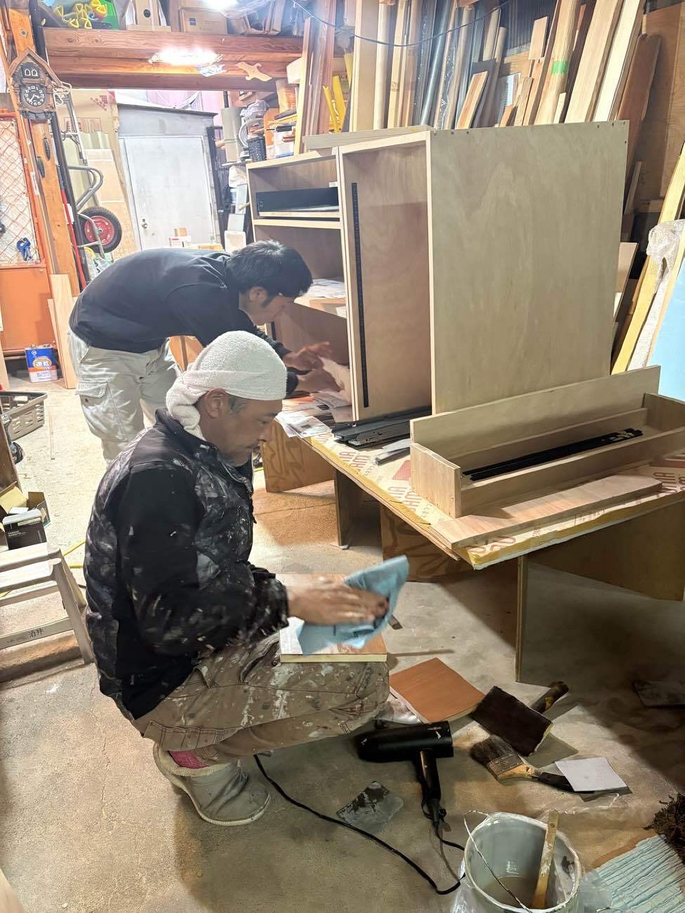 キッチン作り(塗装屋さんも来てます)